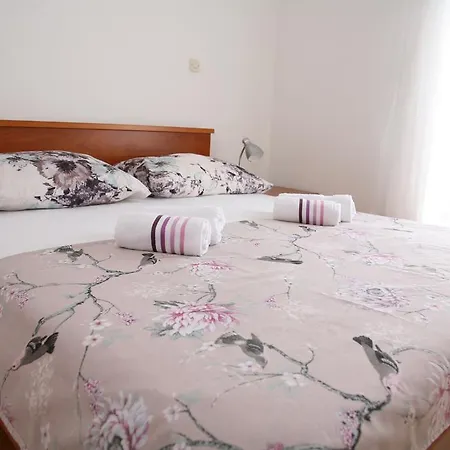 Apartman Dg With Parking Garage *