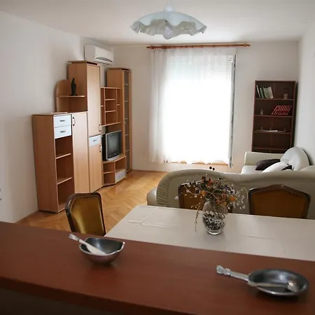 Dg With Parking Garage