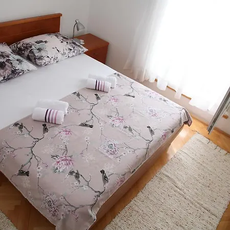 Dg With Parking Garage Σπλιτ