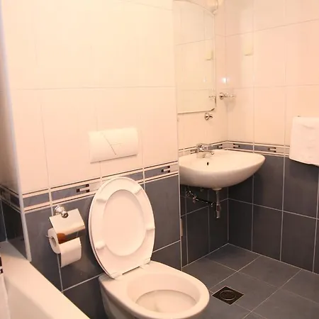 Dg With Parking Garage ספליט