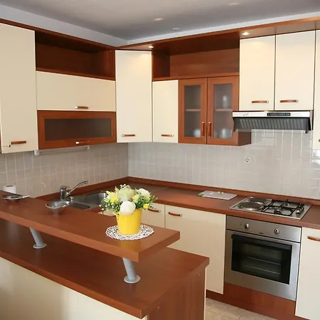 Dg With Parking Garage