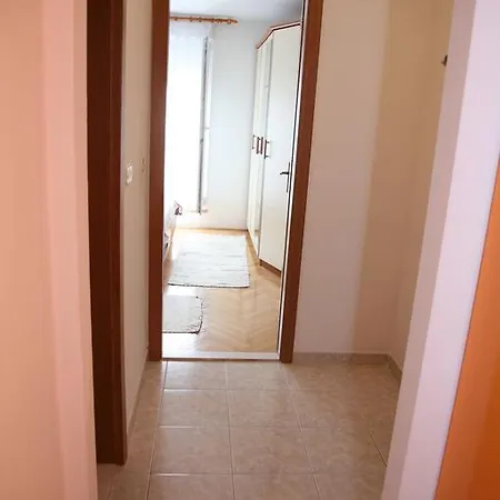 Dg With Parking Garage ספליט